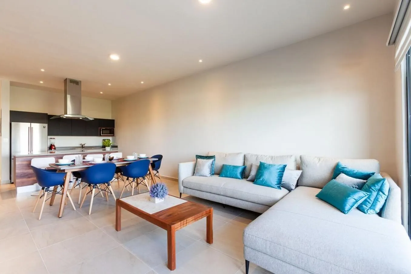 Semesterbostad Modern Condo Wifi 200Mb, 2 Gyms, 6Pools, Balcony