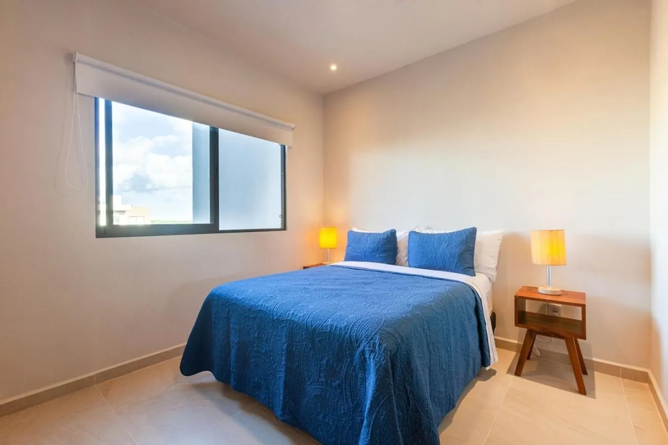 Semesterbostad Modern Condo Wifi 200Mb, 2 Gyms, 6Pools, Balcony