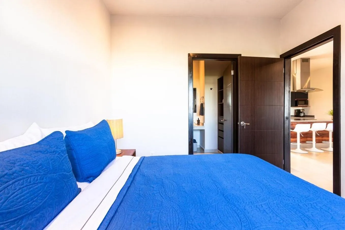 Modern Condo Wifi 200Mb, 2 Gyms, 6Pools, Balcony 0*, Playa del Carmen Mexiko