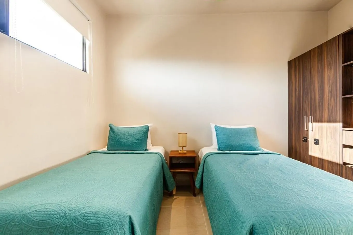 Semesterbostad Modern Condo Wifi 200Mb, 2 Gyms, 6Pools, Balcony